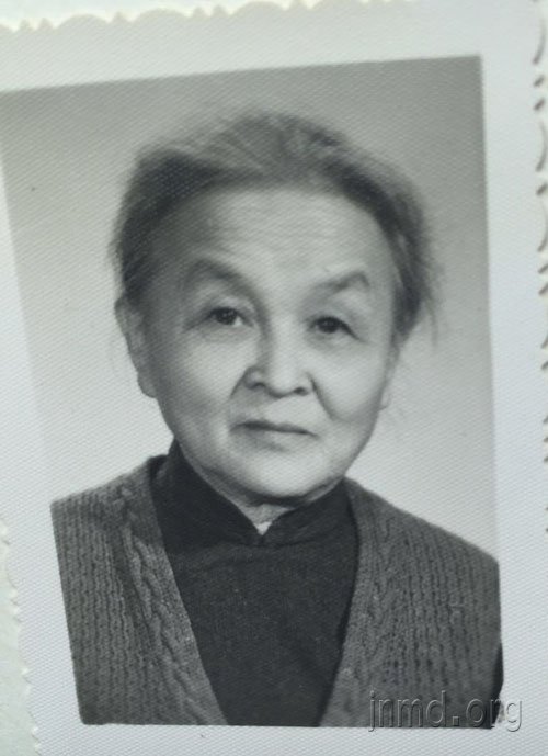 主仆古爱容